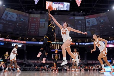 No. 5 Texas puts undefeated mark on the line in first true road game vs. Arizona